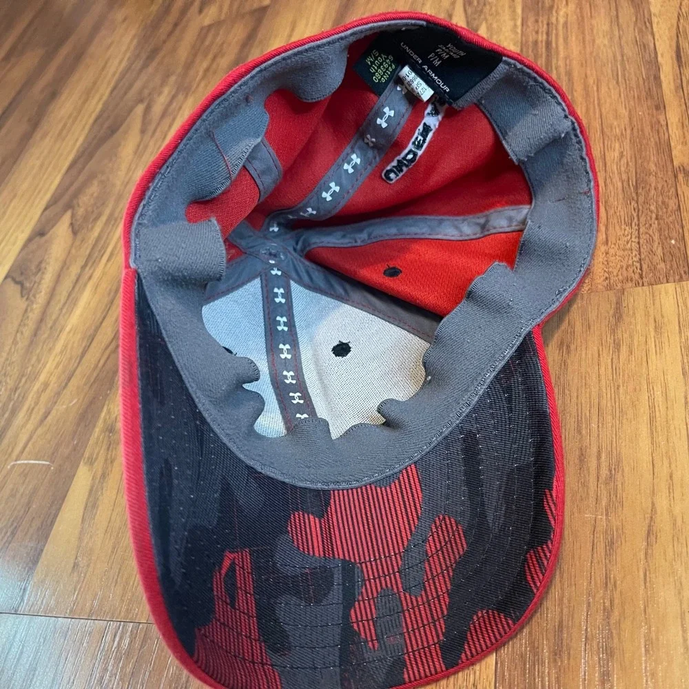 Under Armour Youth Hat Red Camo Logo Baseball Cap Stretch Fit SM/MD Performance